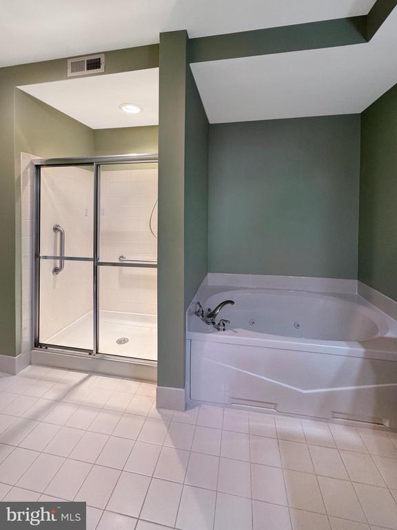 2413 SENTRY COURT