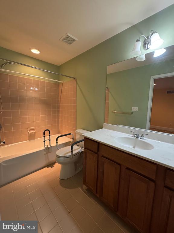 2413 SENTRY COURT