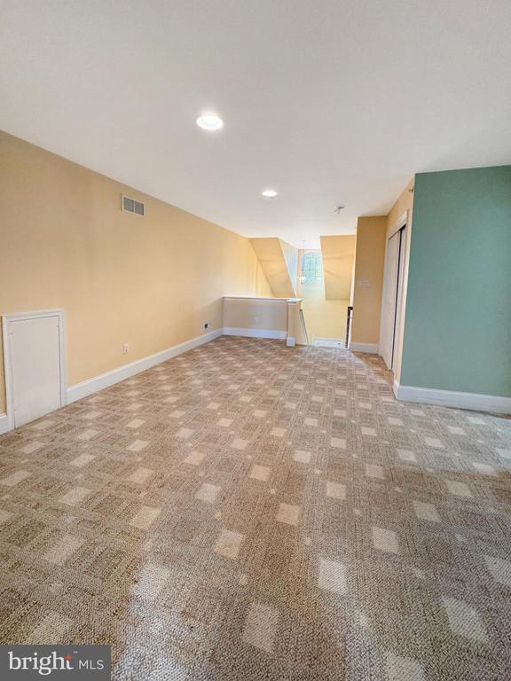 2413 SENTRY COURT