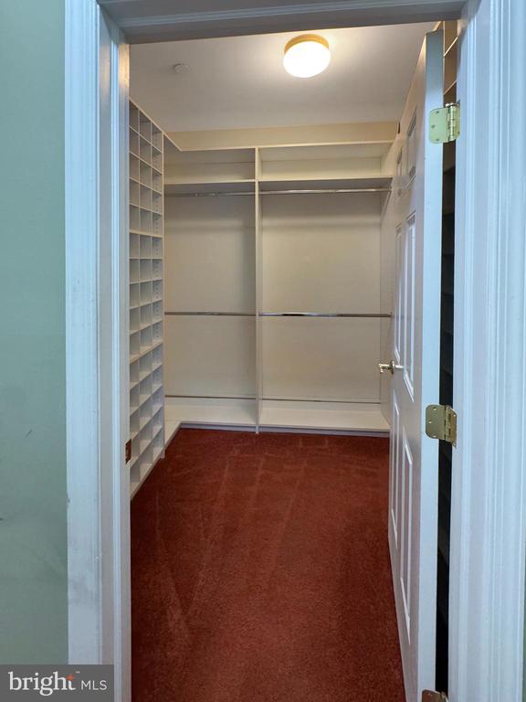 2413 SENTRY COURT