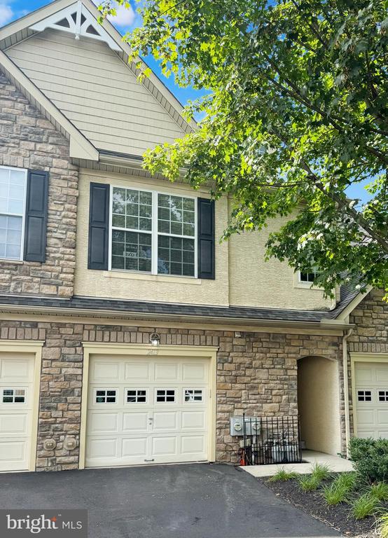 2413 SENTRY COURT
