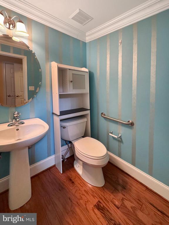 2413 SENTRY COURT