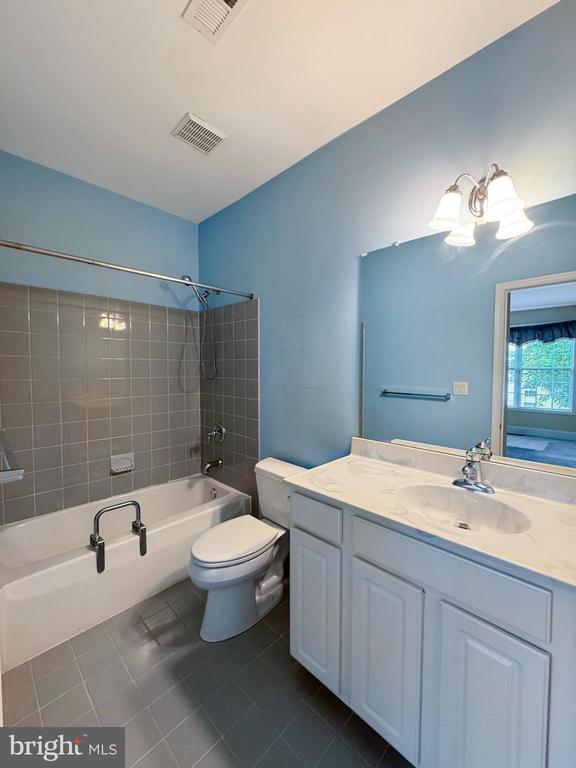 2413 SENTRY COURT