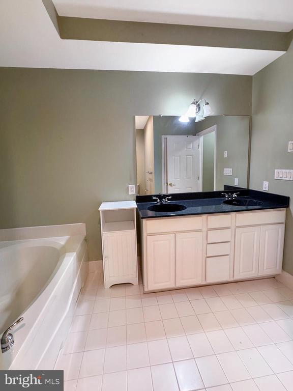 2413 SENTRY COURT