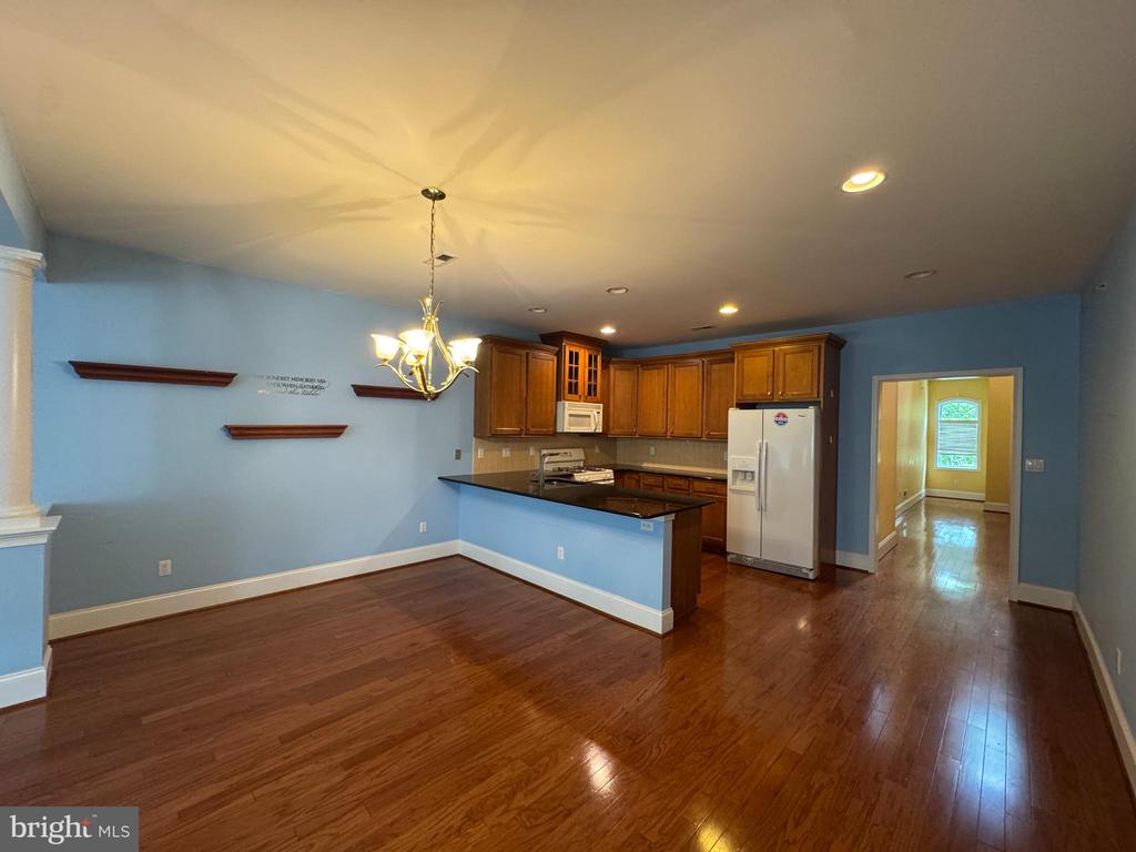 2413 SENTRY COURT