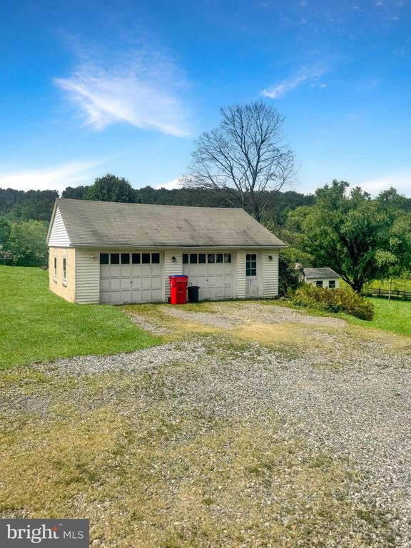 2209 N PLEASANTVIEW ROAD
