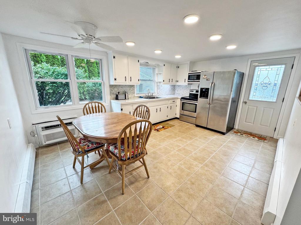1463 LOTUS DRIVE