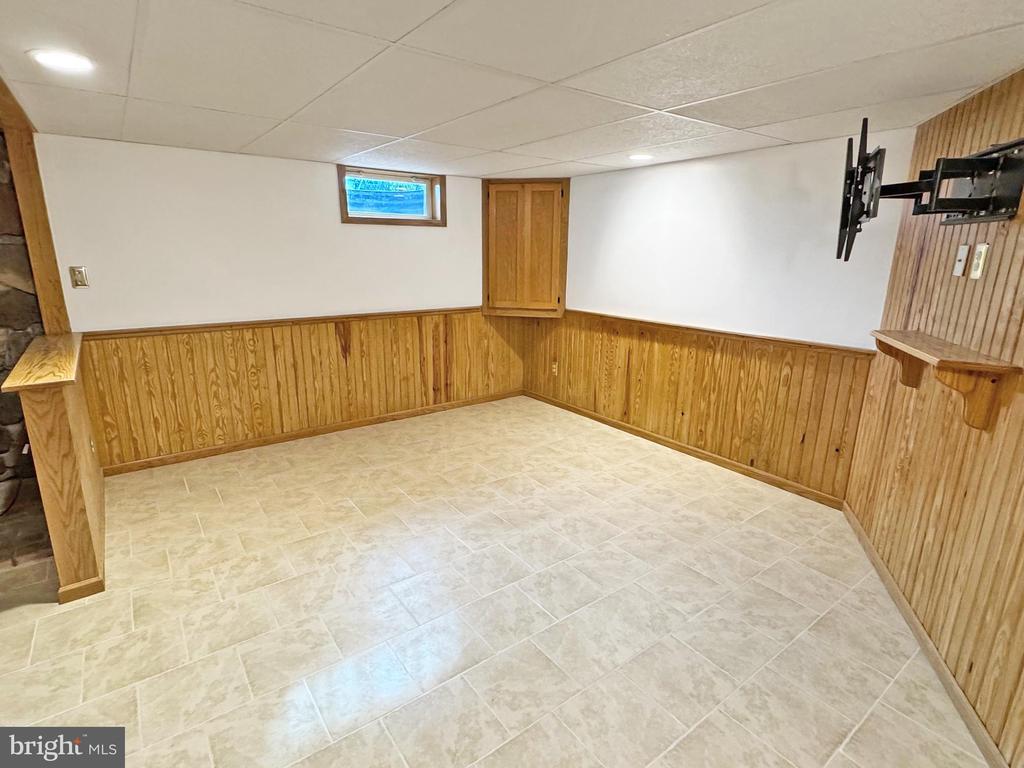 1463 LOTUS DRIVE