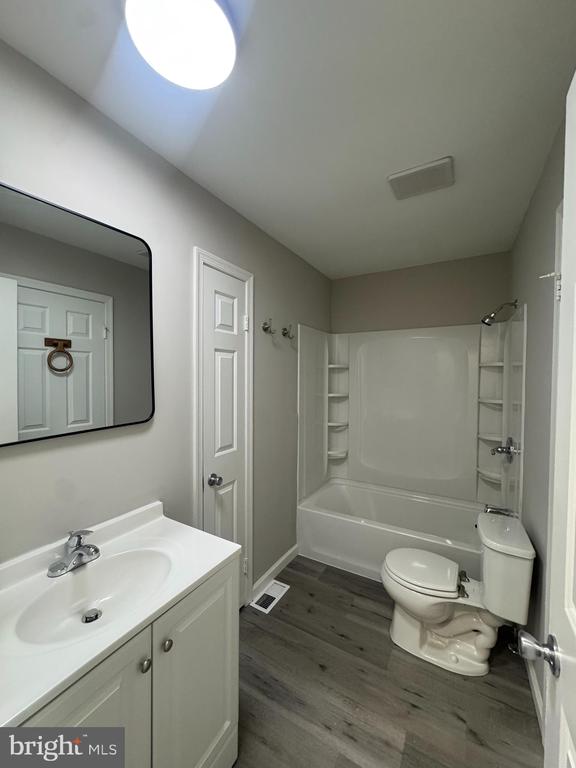 103 HOLLYTREE COURT