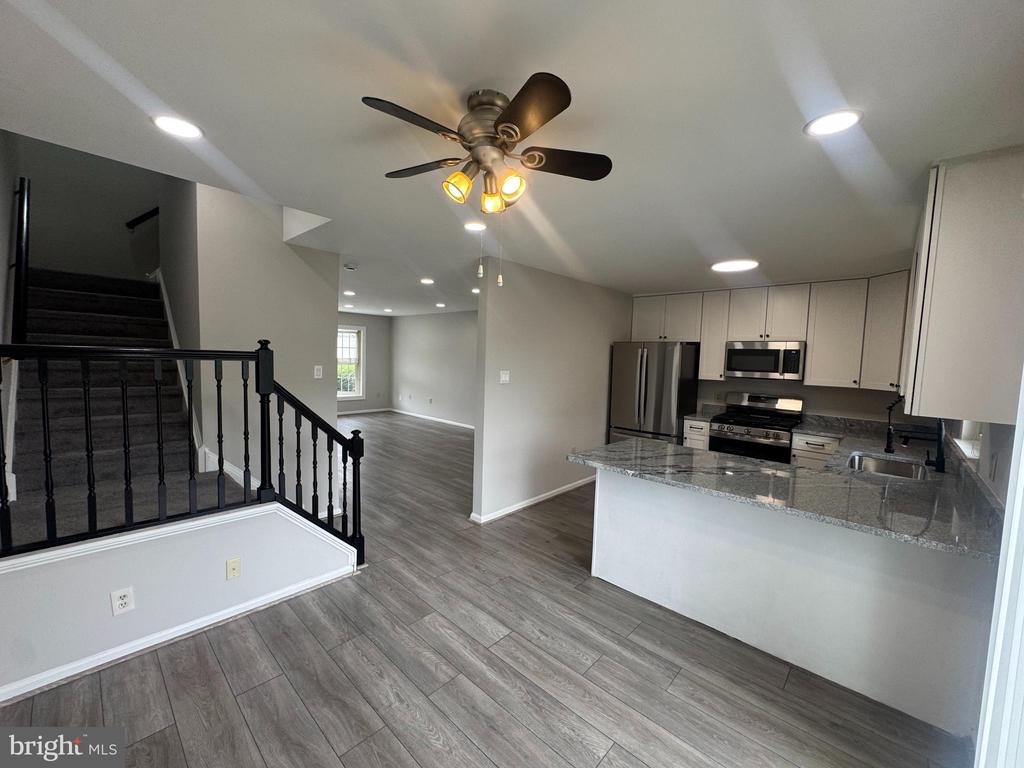 103 HOLLYTREE COURT