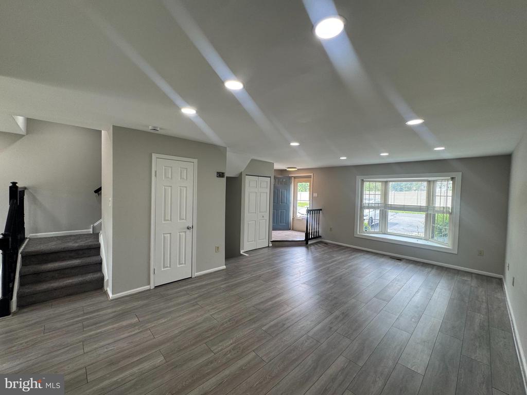 103 HOLLYTREE COURT