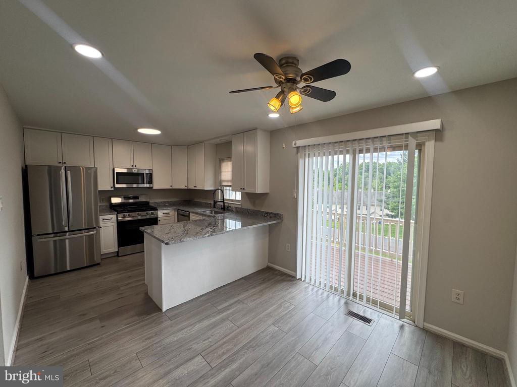 103 HOLLYTREE COURT