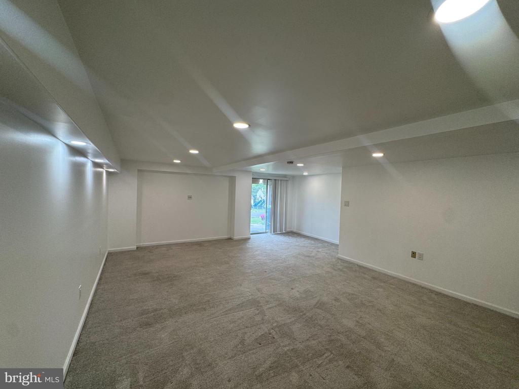 103 HOLLYTREE COURT
