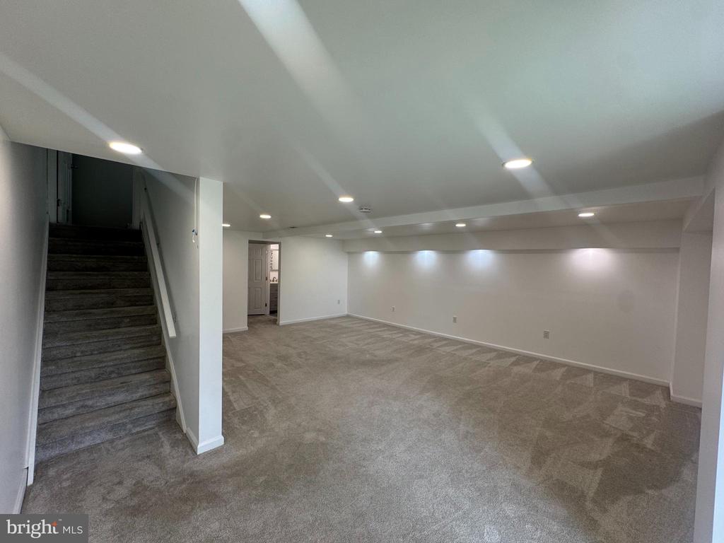 103 HOLLYTREE COURT