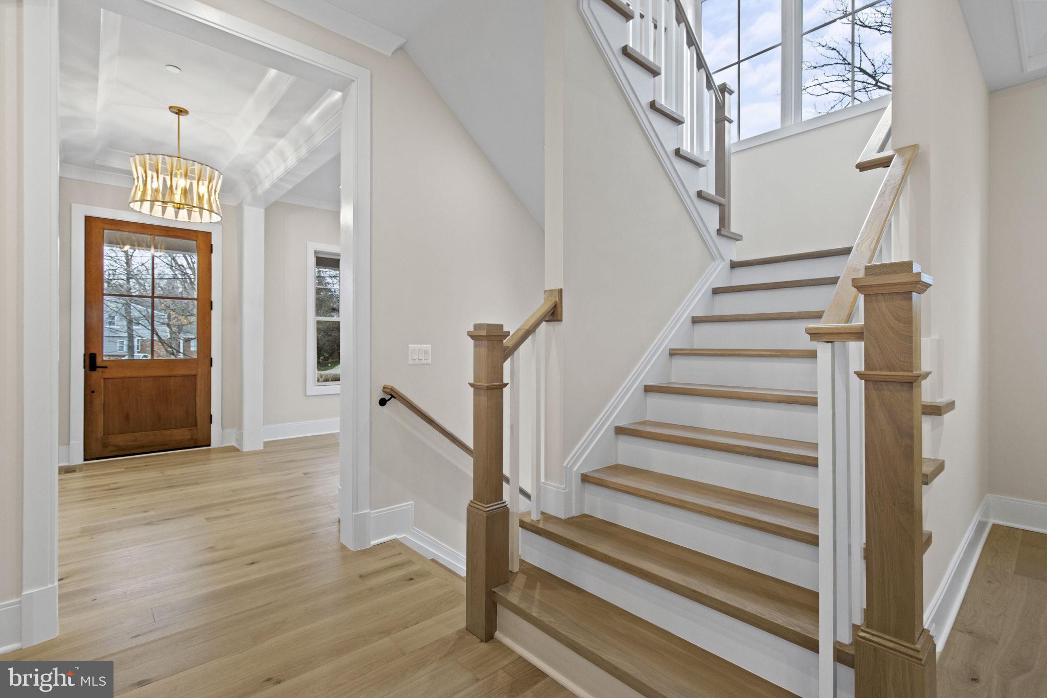 8911 Ewing DRIVE