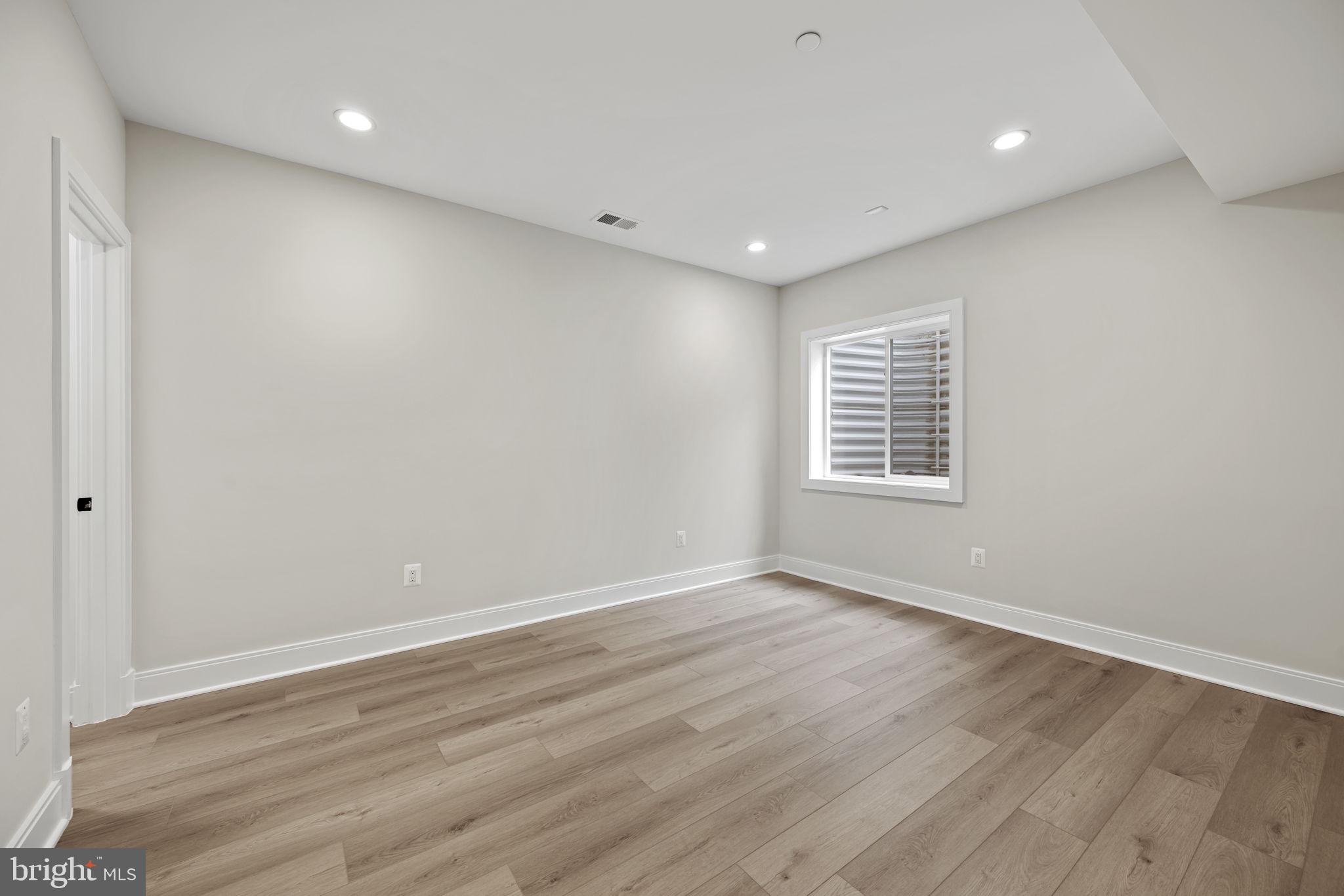 8911 Ewing DRIVE