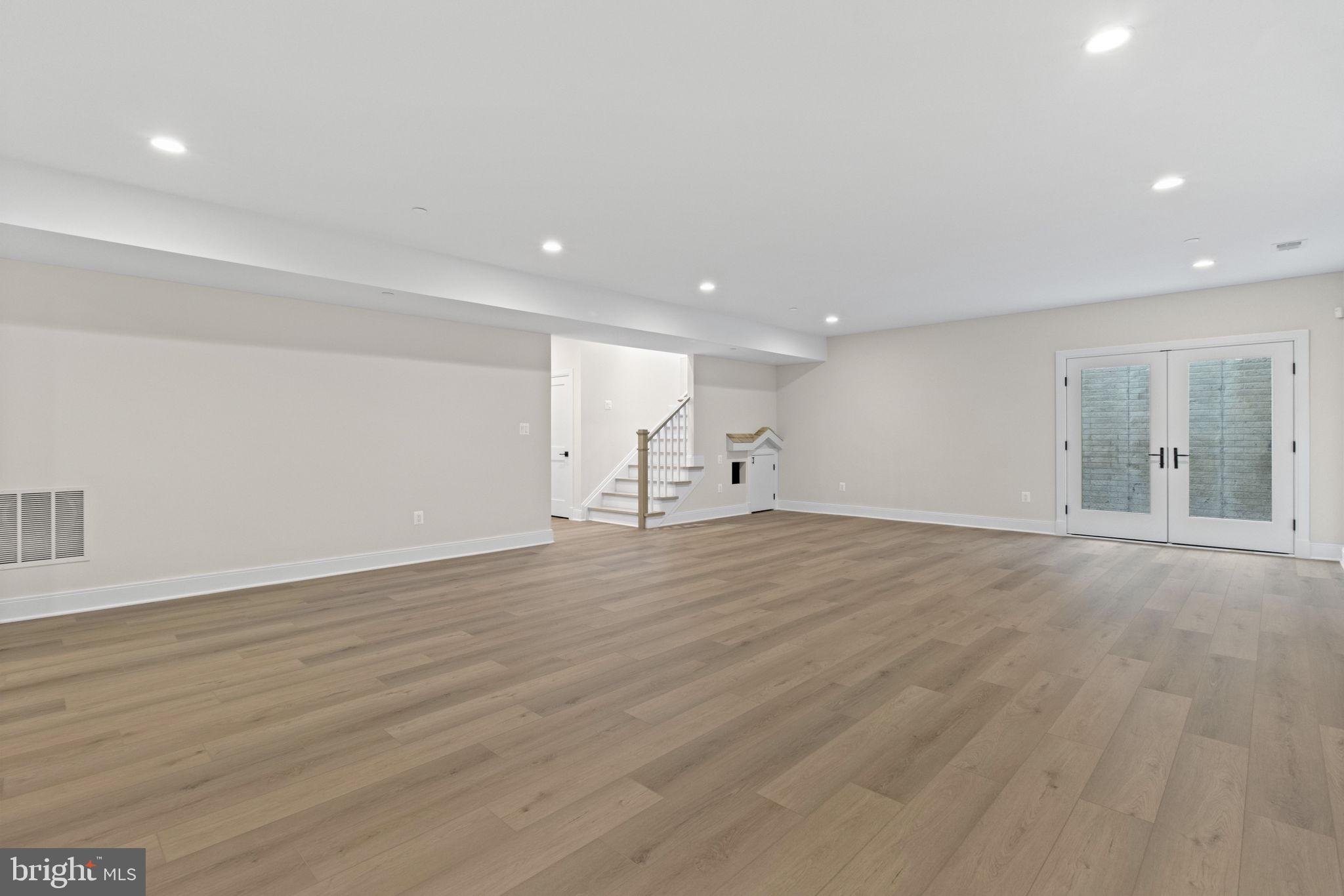 8911 Ewing DRIVE