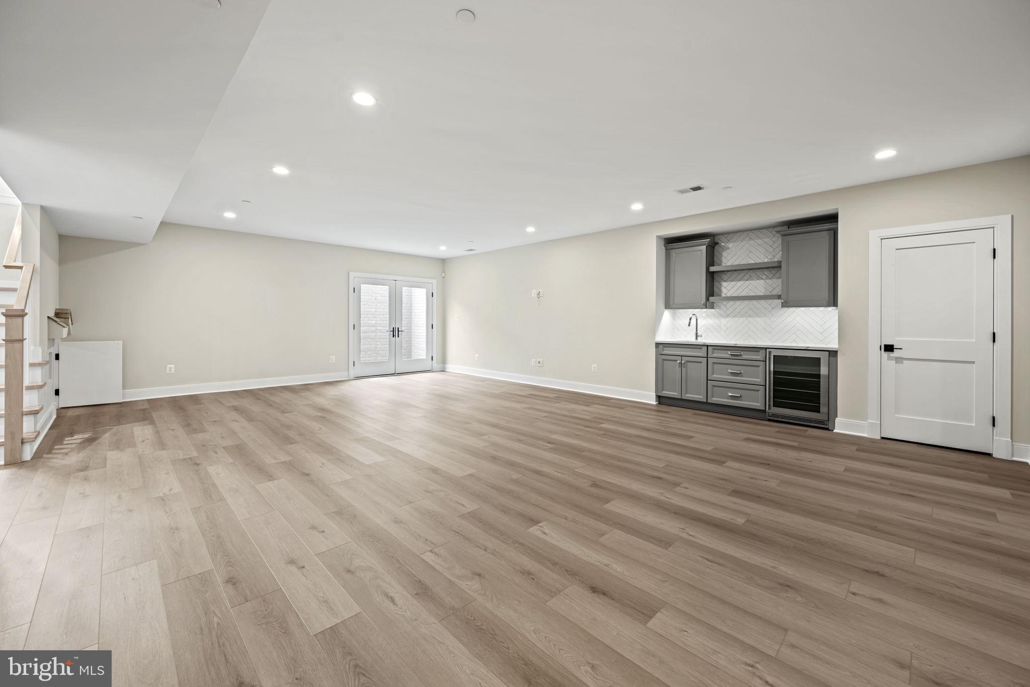 8911 Ewing DRIVE