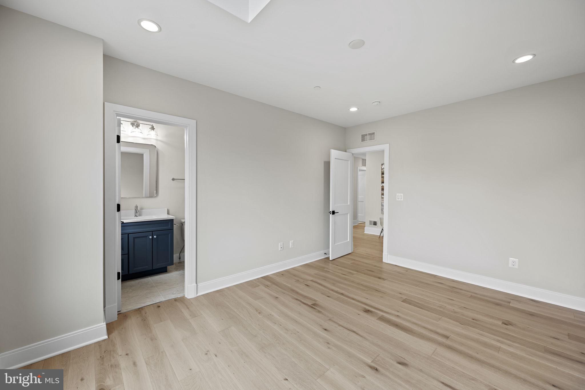 8911 Ewing DRIVE