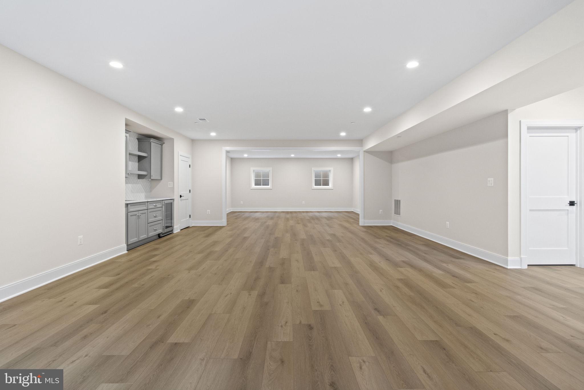 8911 Ewing DRIVE