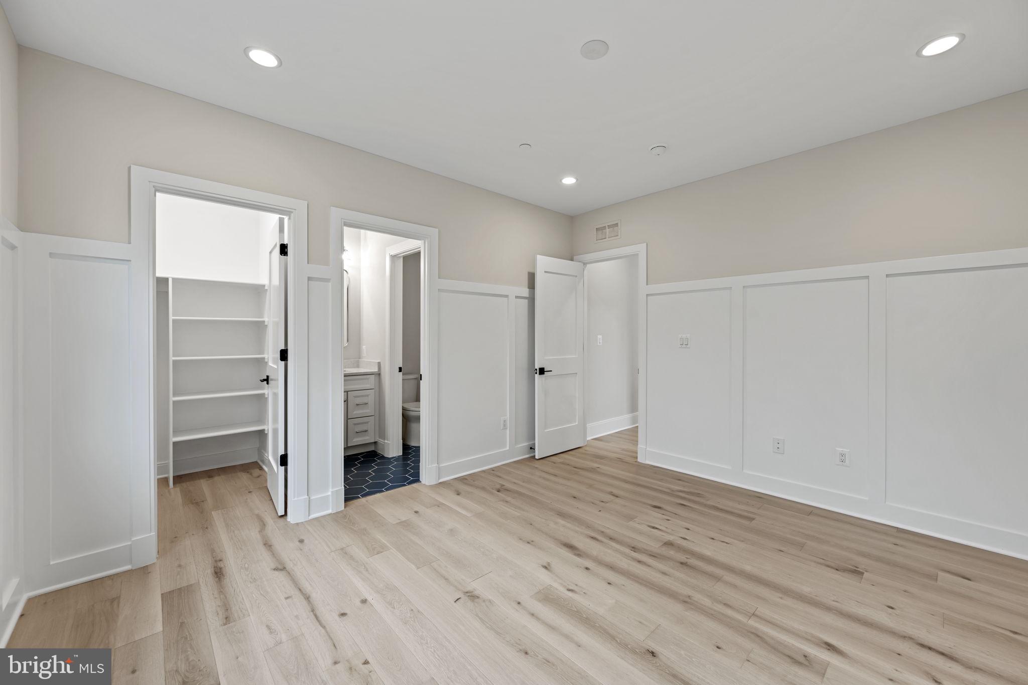 8911 Ewing DRIVE