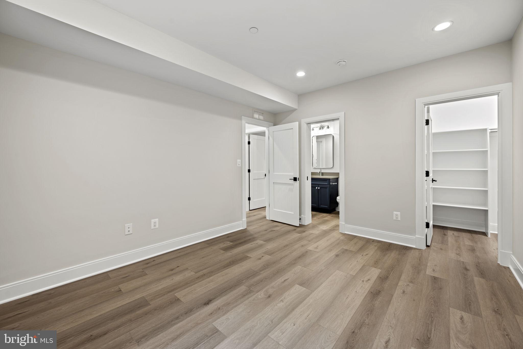 8911 Ewing DRIVE