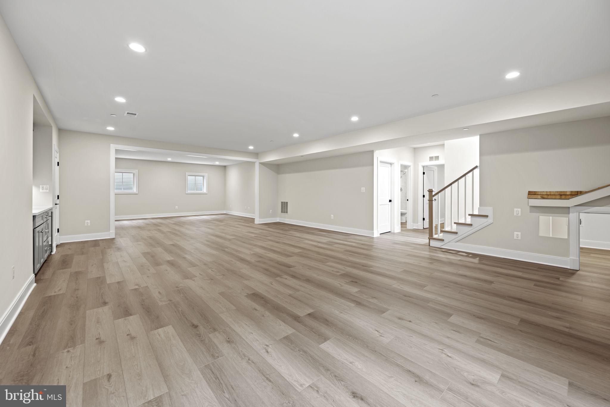 8911 Ewing DRIVE