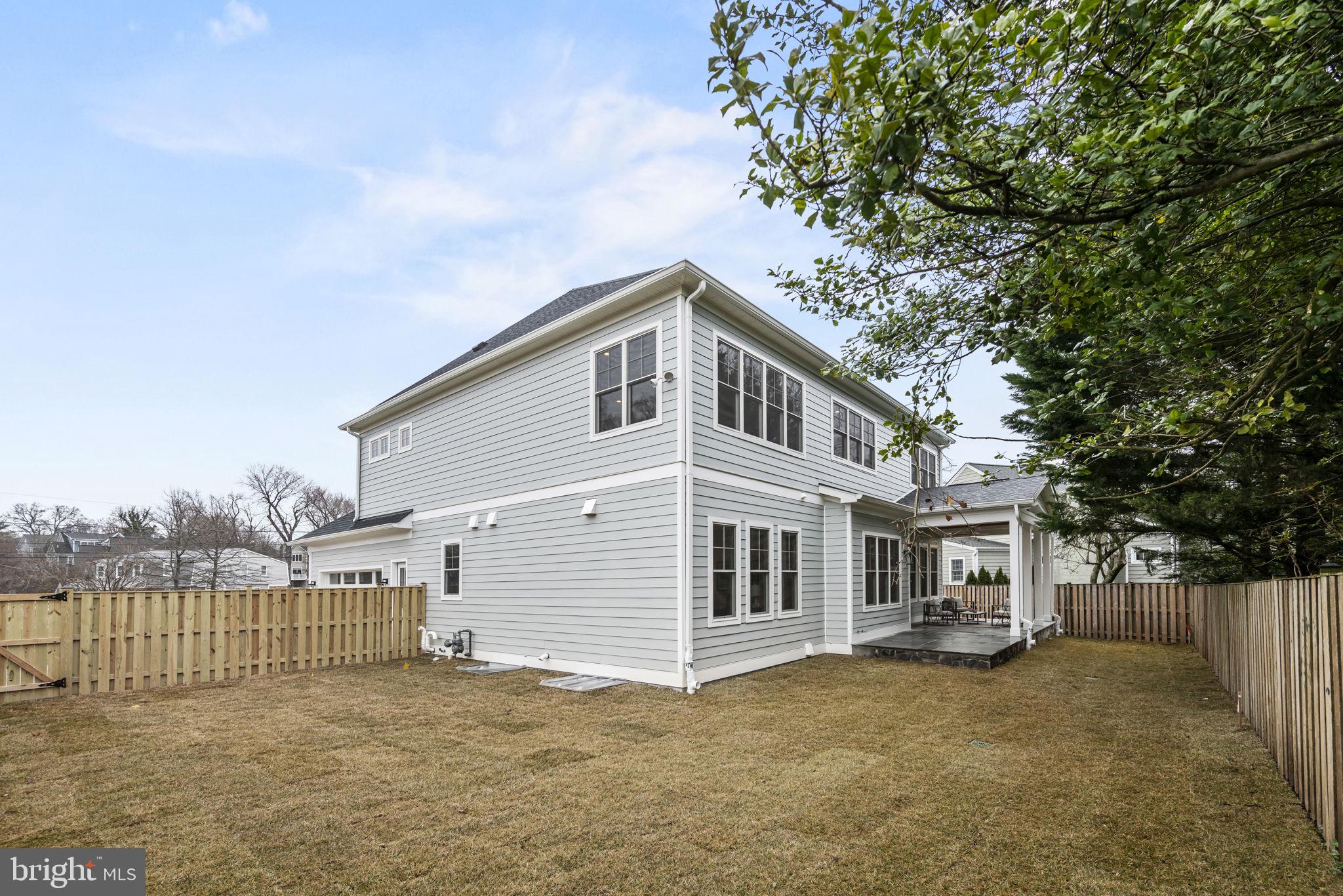 8911 Ewing DRIVE