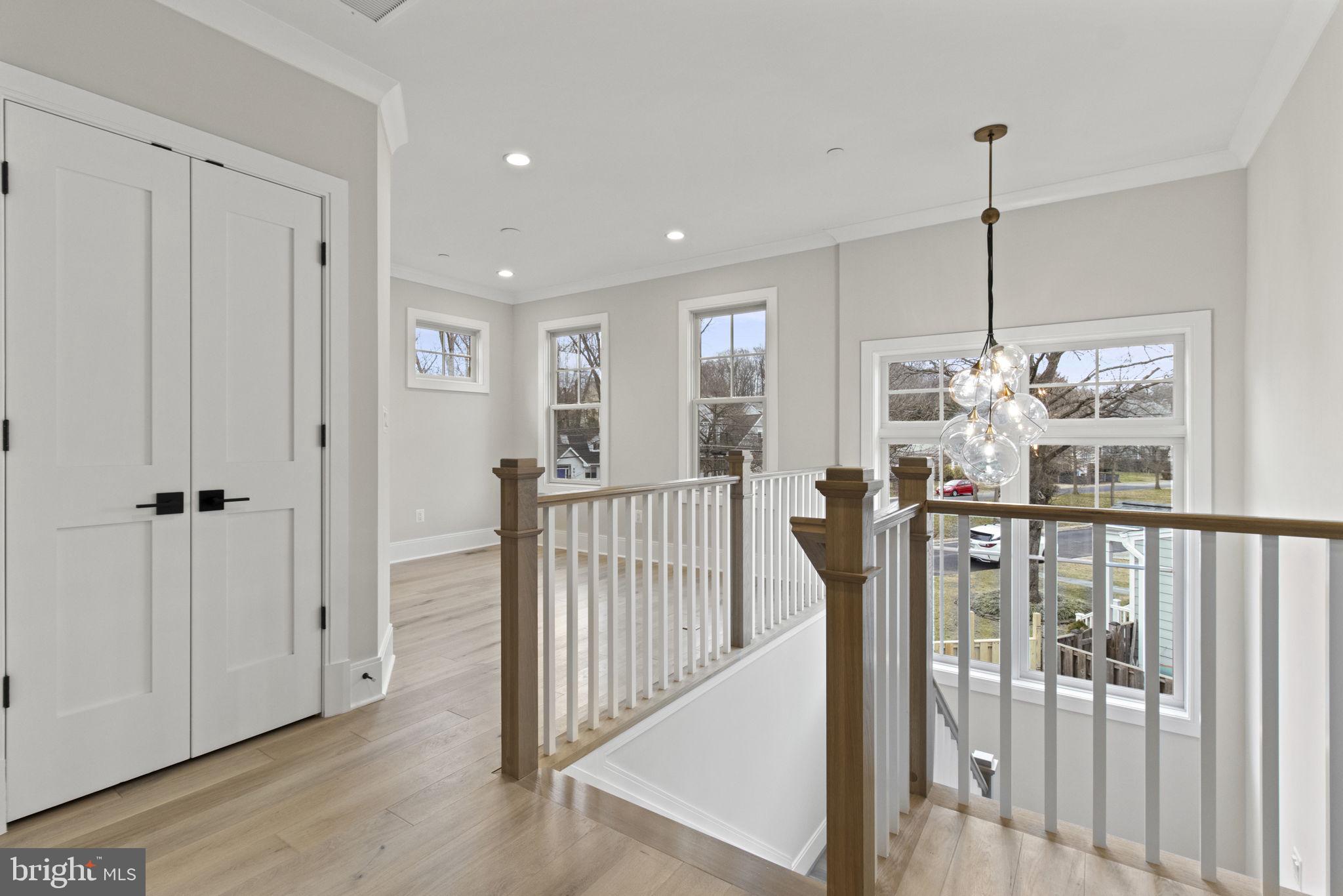 8911 Ewing DRIVE