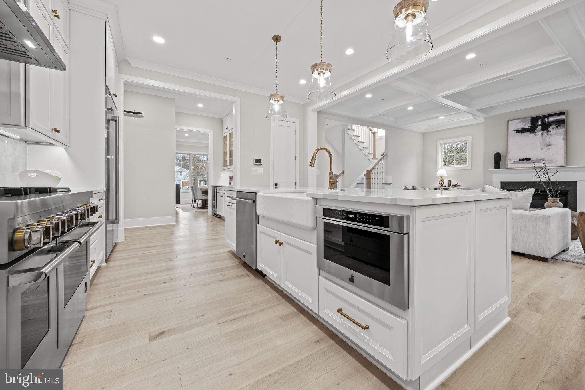 8911 Ewing DRIVE