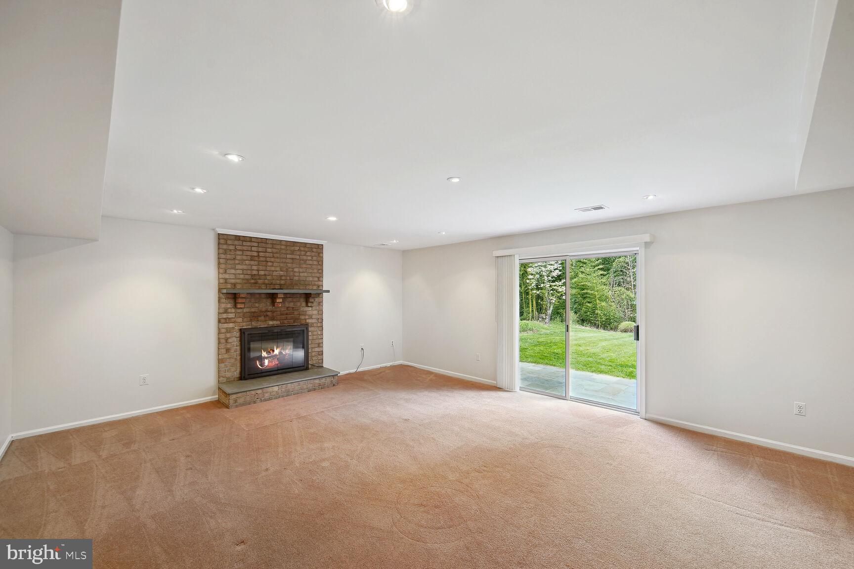 8049 Tuckerman Ln