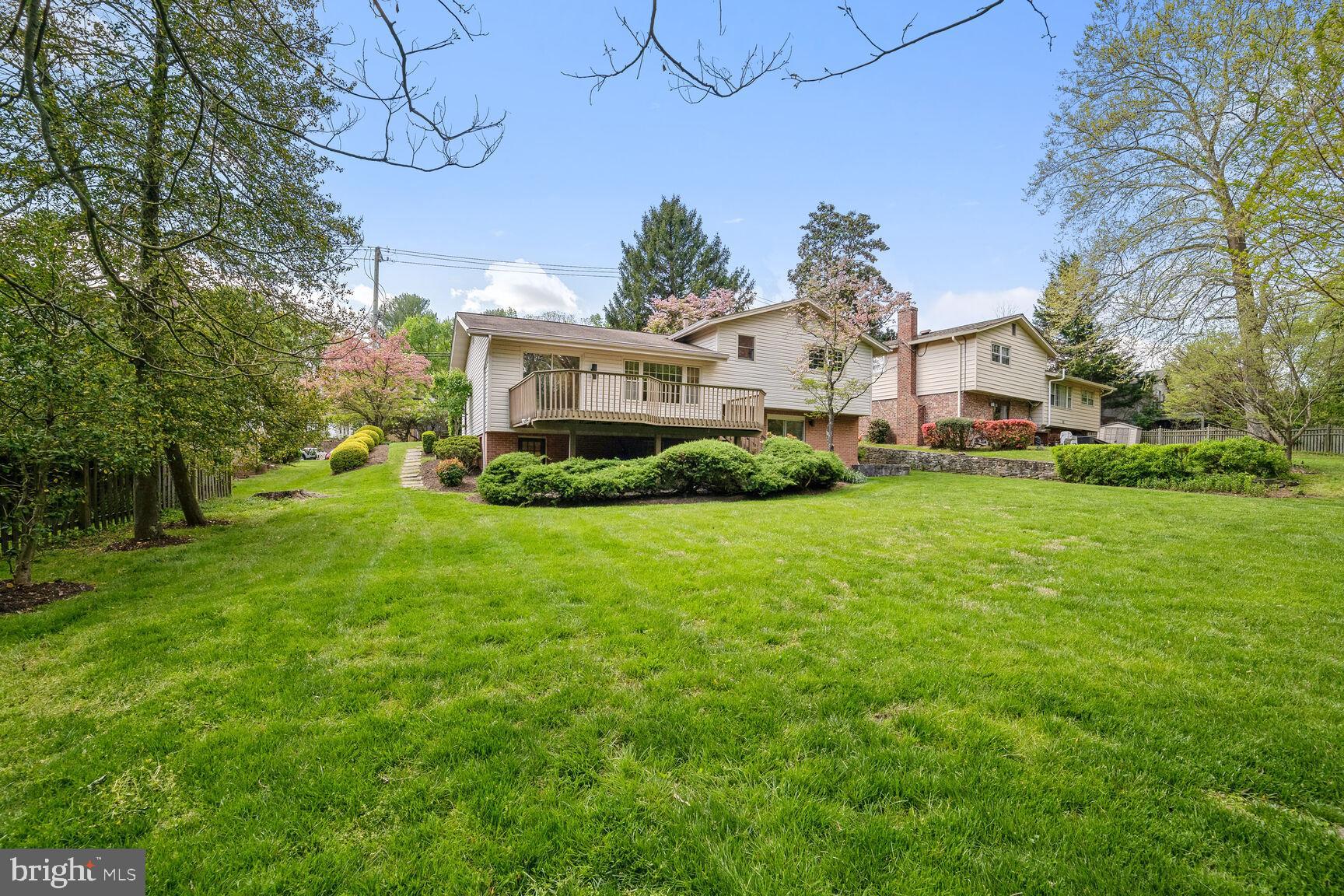 8049 Tuckerman Ln