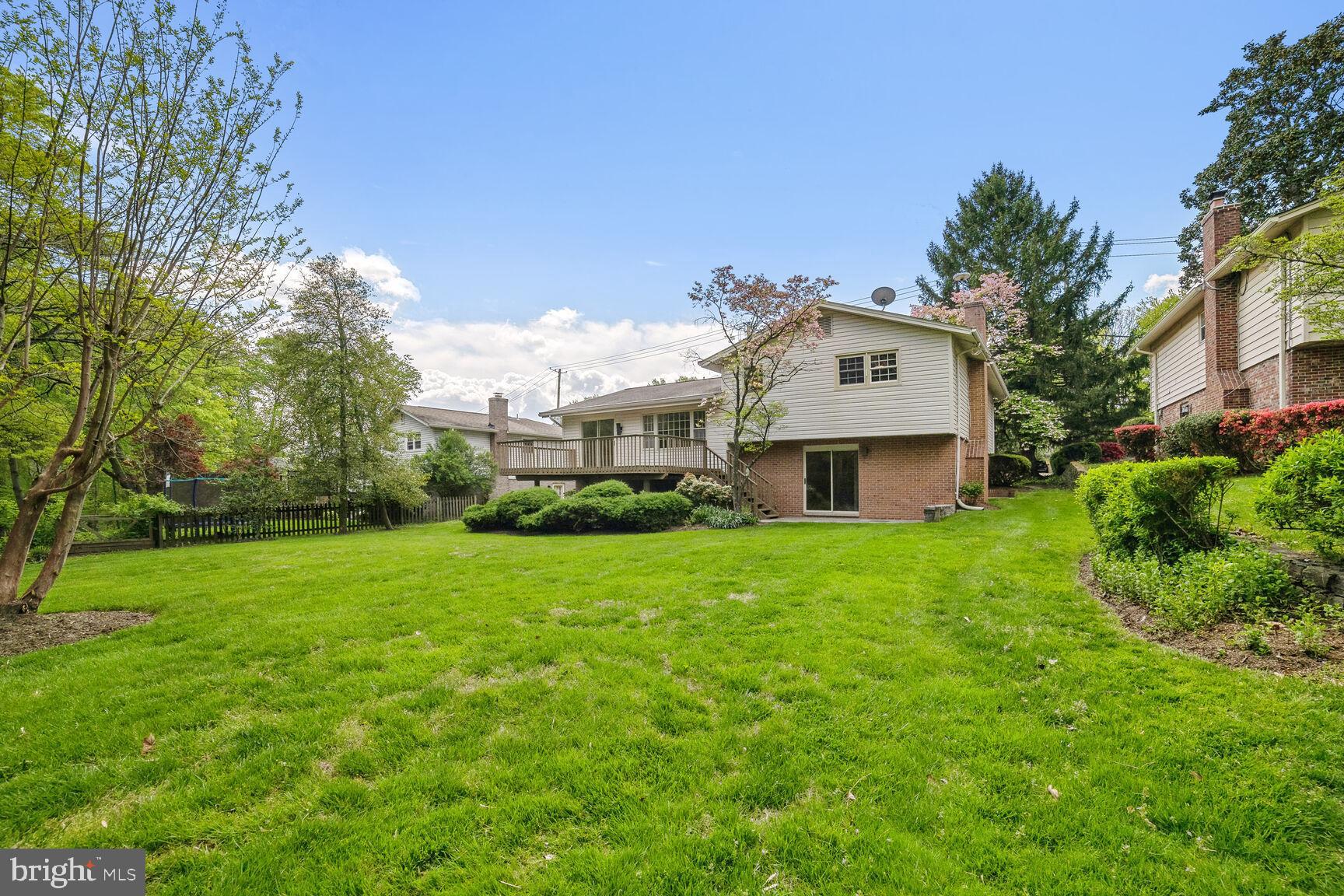 8049 Tuckerman Ln