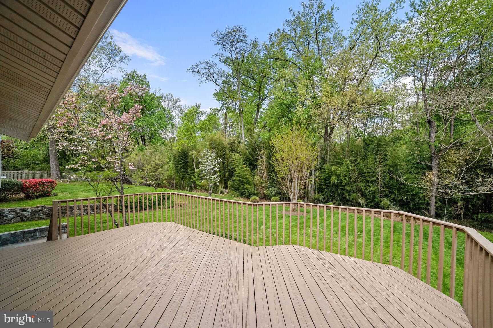 8049 Tuckerman Ln