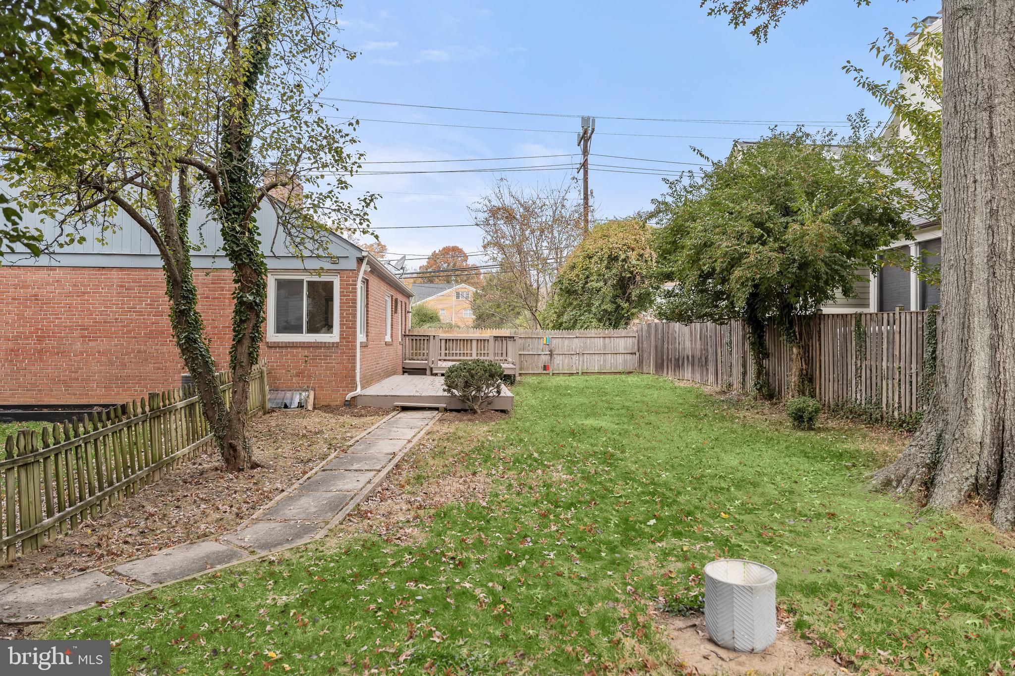 9821 Parkwood Dr