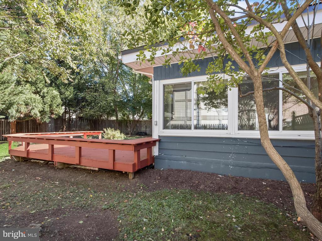5409 GLENWOOD ROAD