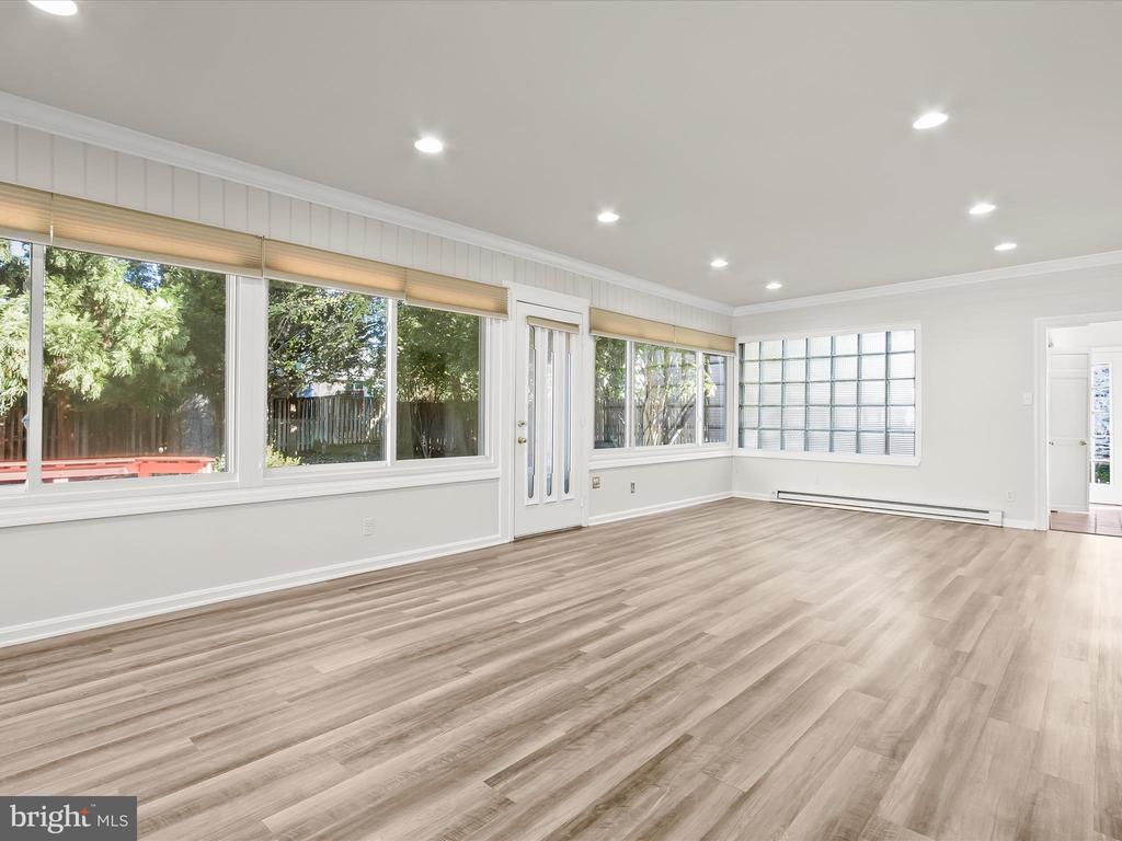 5409 GLENWOOD ROAD