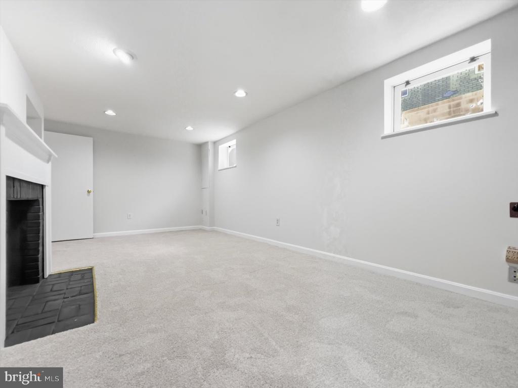 5409 GLENWOOD ROAD