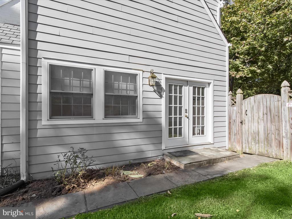 5409 GLENWOOD ROAD