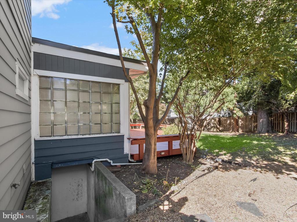 5409 GLENWOOD ROAD