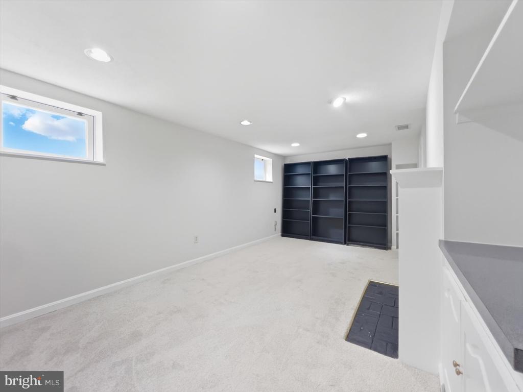 5409 GLENWOOD ROAD