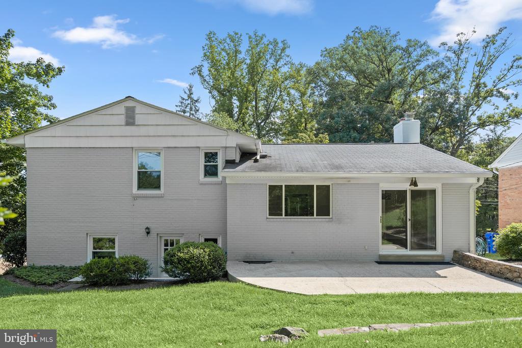 8212 HAWTHORNE ROAD