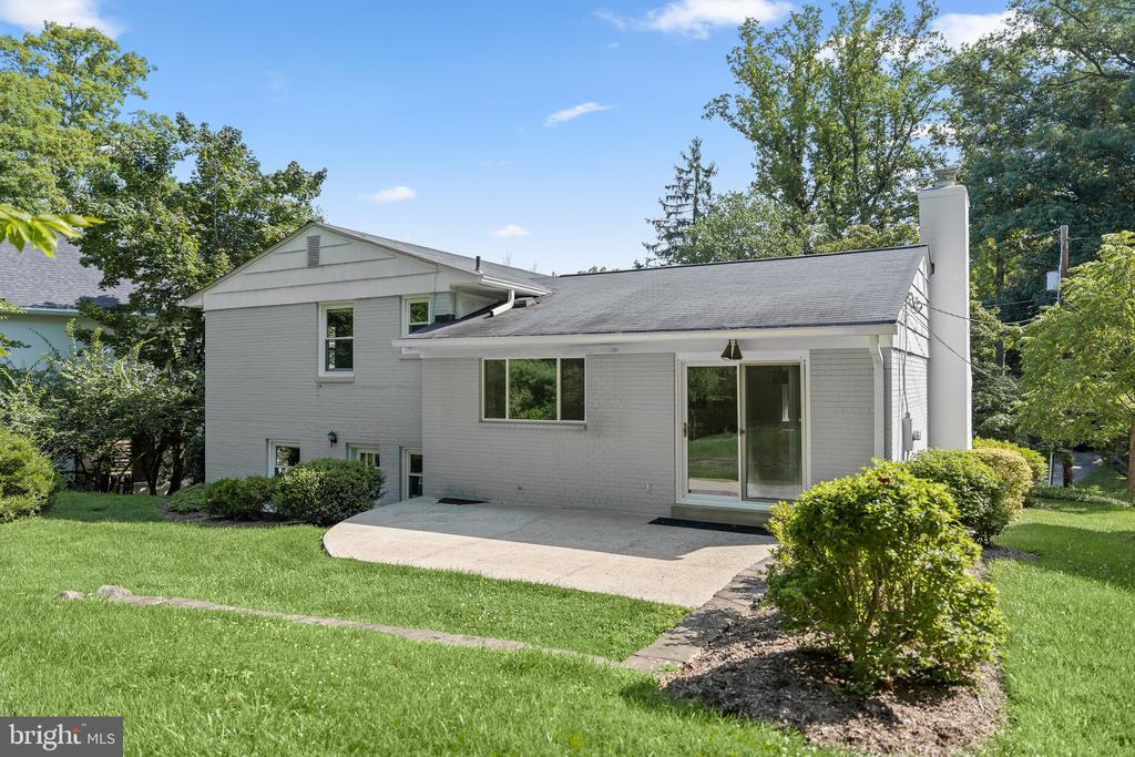 8212 HAWTHORNE ROAD