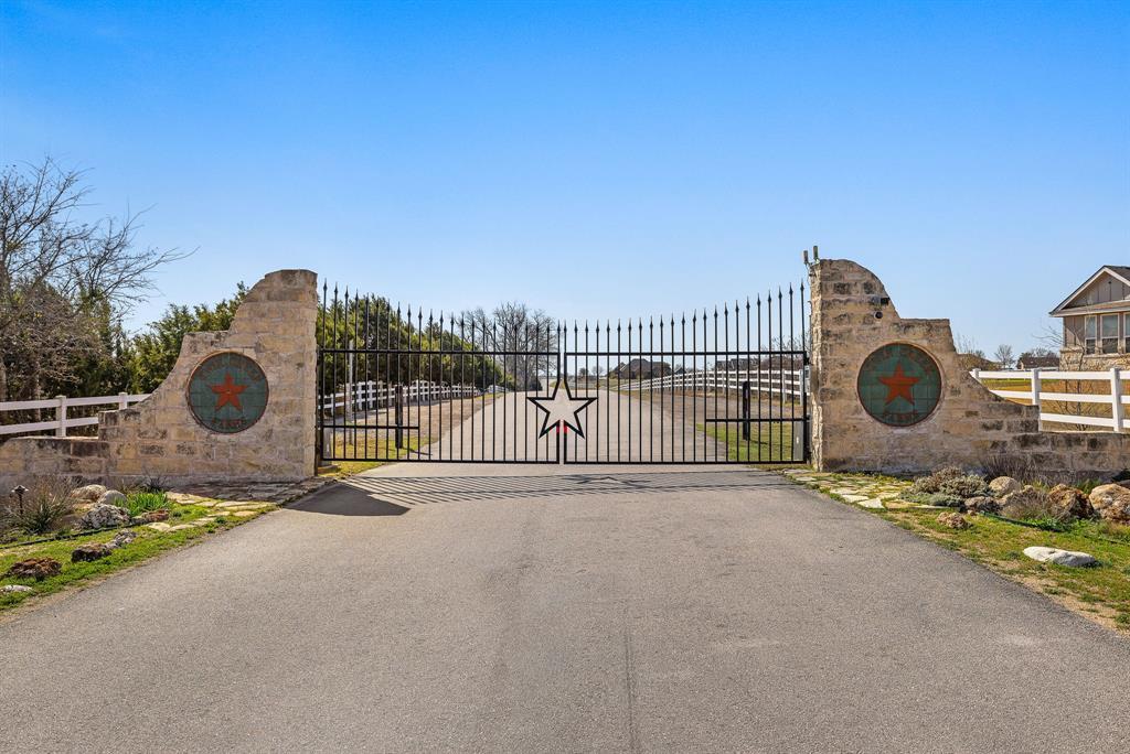 145 Twin Creekview LN