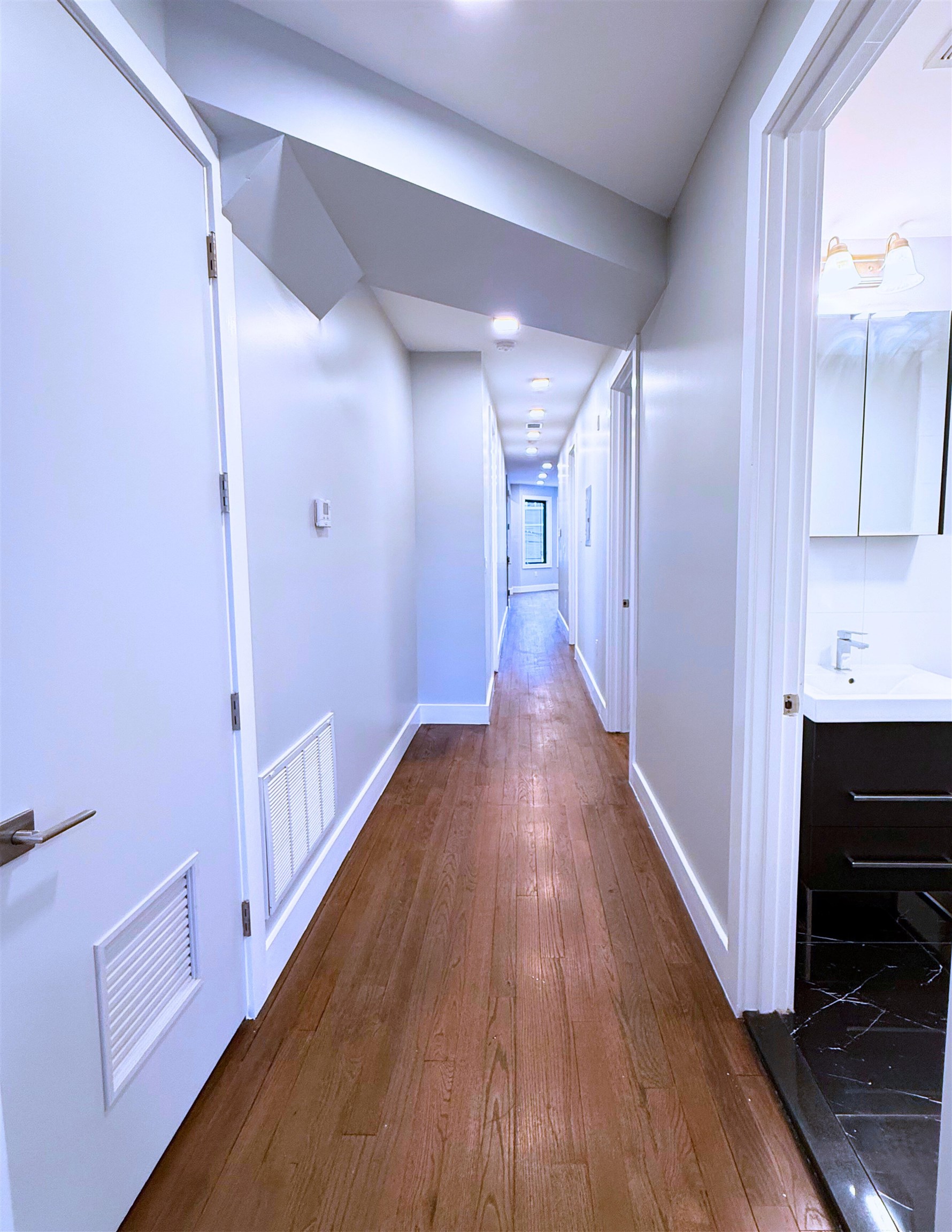 126 RANDOLPH AVE Unit: 3R
