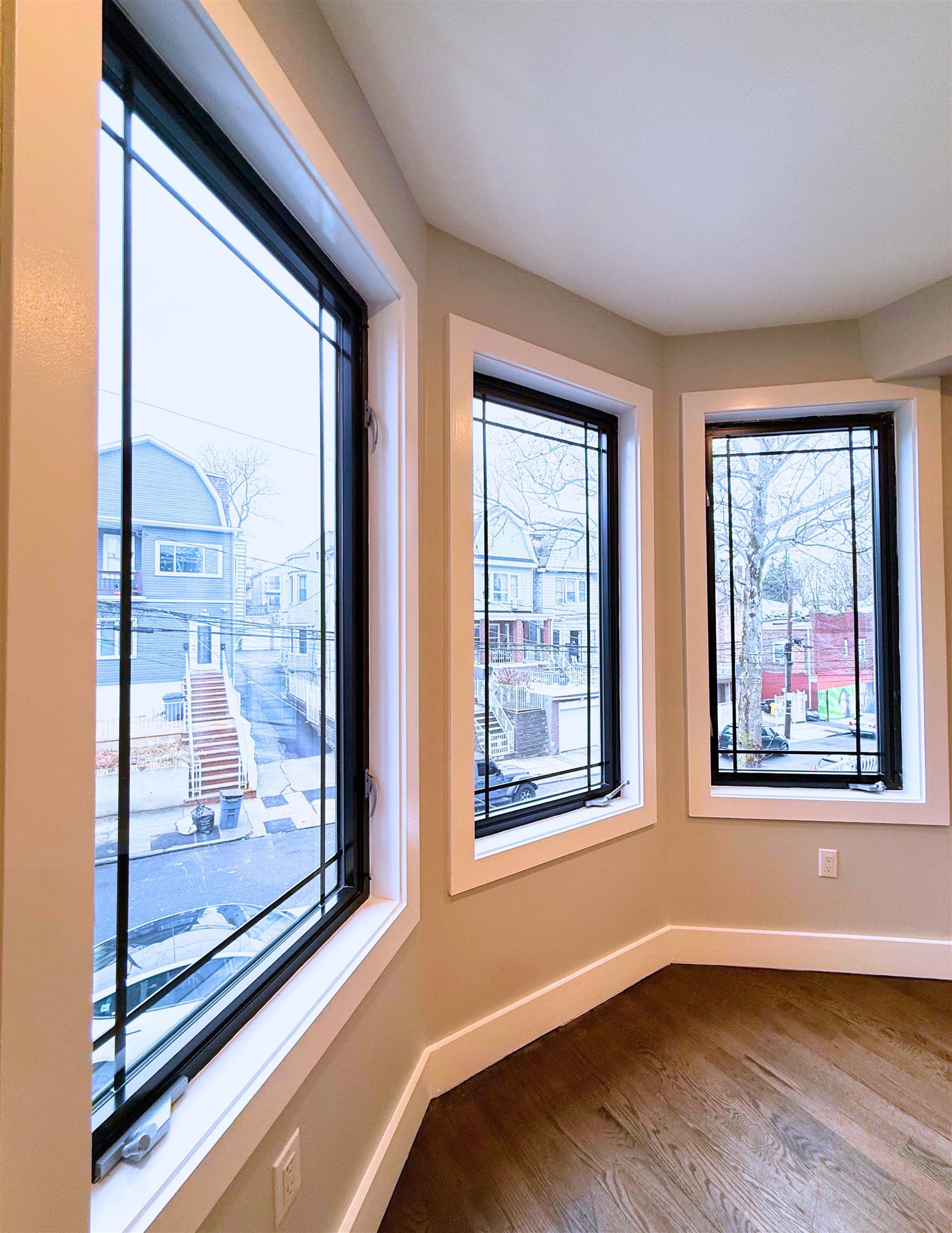 126 RANDOLPH AVE Unit: 3R