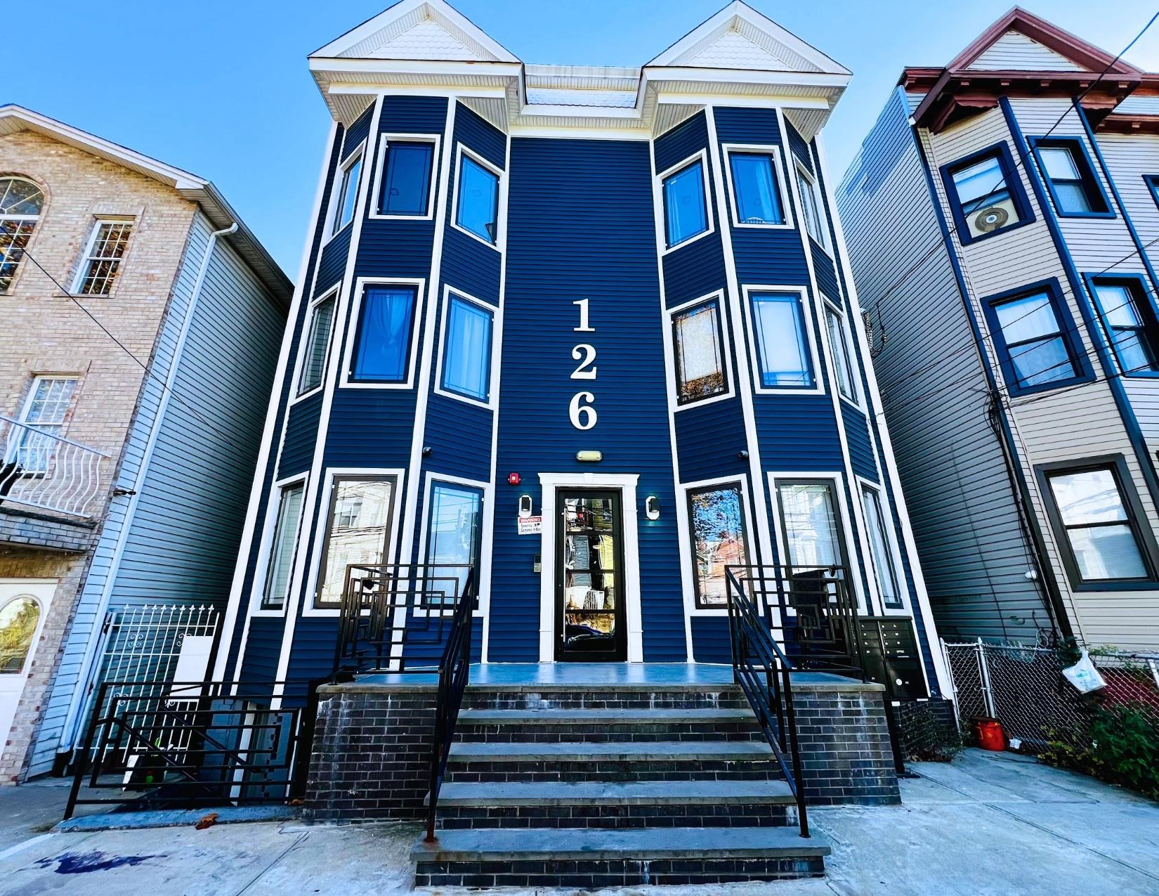 126 RANDOLPH AVE Unit: 3R