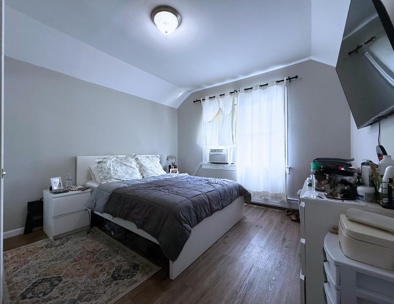 162 CARTERET AVE