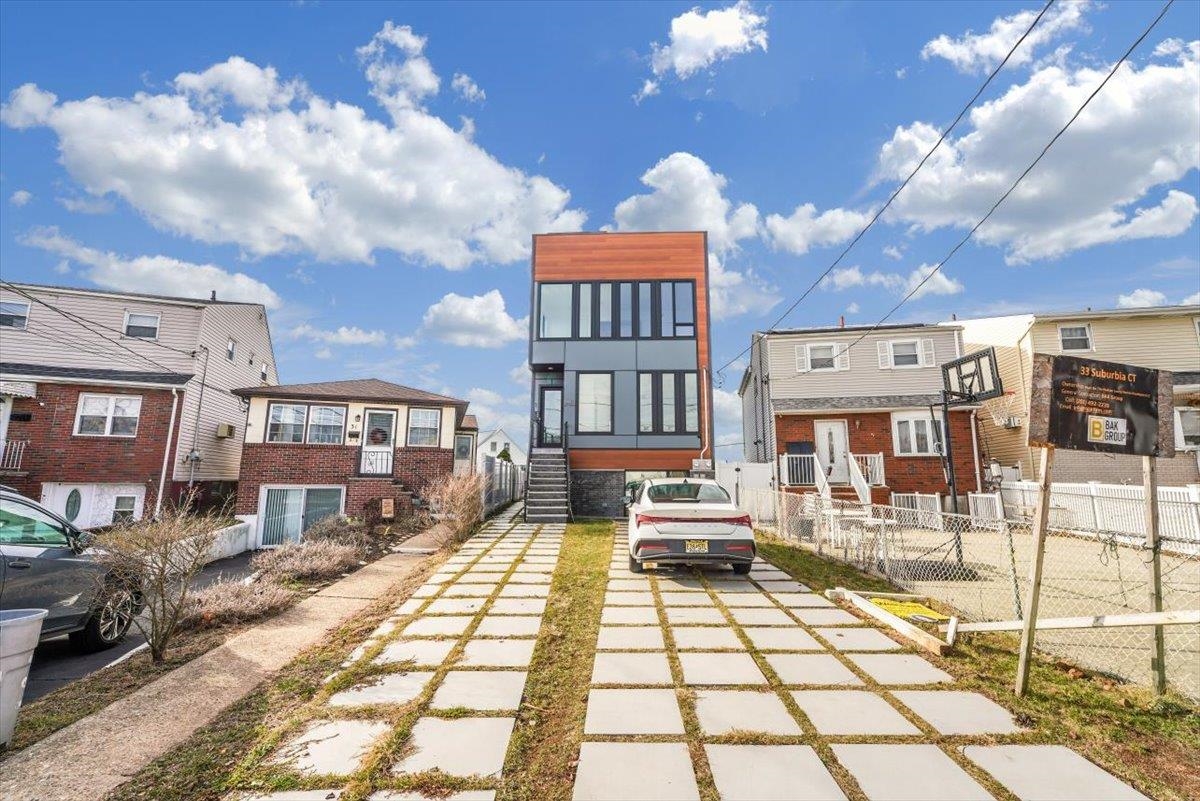 33 SUBURBIA CT Unit: 1