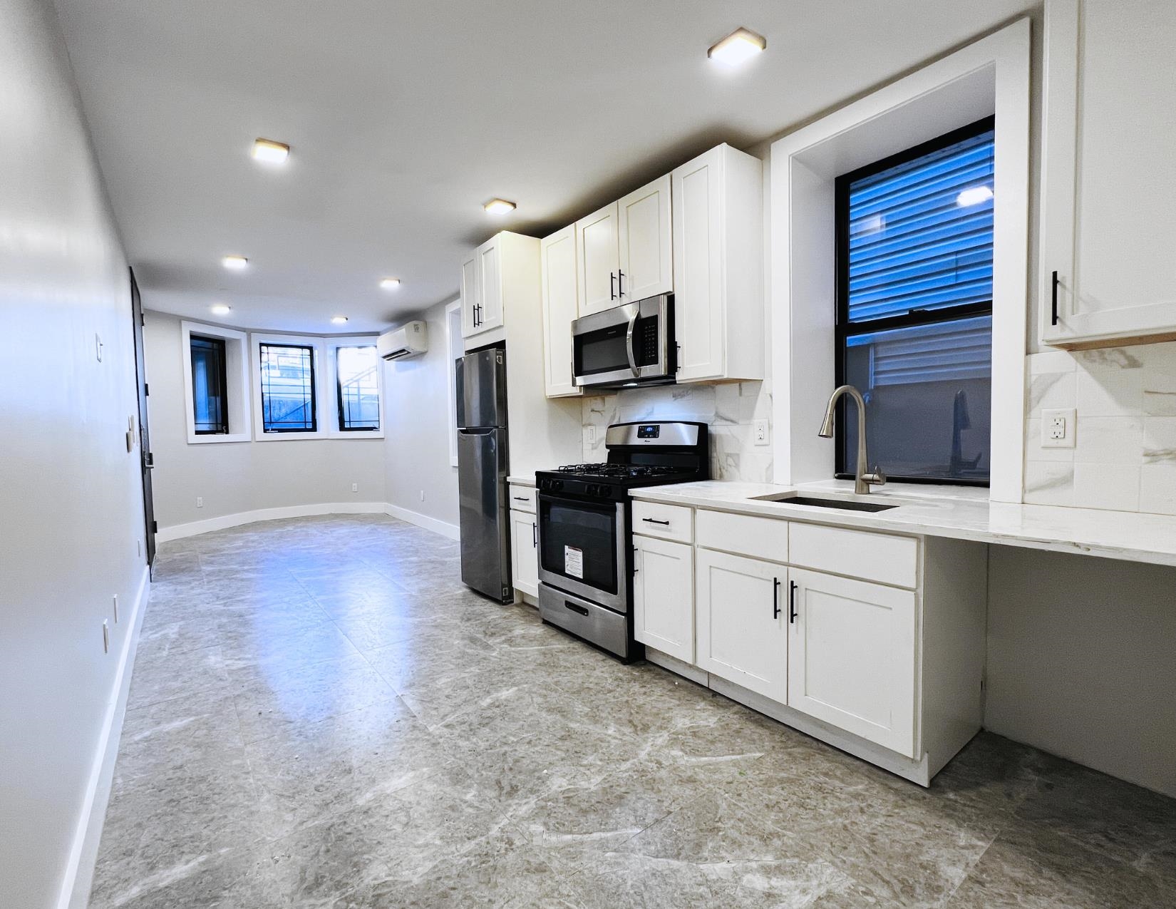 126 RANDOLPH AVE Unit: 1B